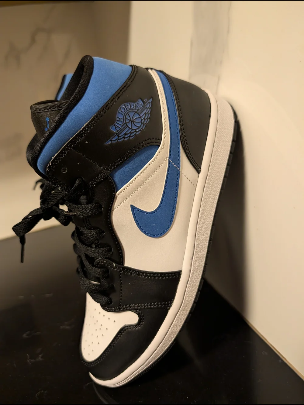 Nike Men's Air Jordan 1 Mid Black White Lace-Up Sneakers Size 8.5 Like New